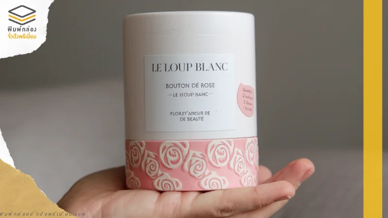 กล่องกระดาษทรงกระบอกสีขาว ลายภาพวาดผลไม้และดอกไม้หลากสีสัน เหมาะสำหรับสินค้าออร์แกนิกหรือผลิตภัณฑ์ความงาม